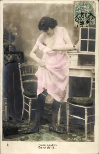 Ak Frau in Unterwäsche, Strümpfe, Unterkleid