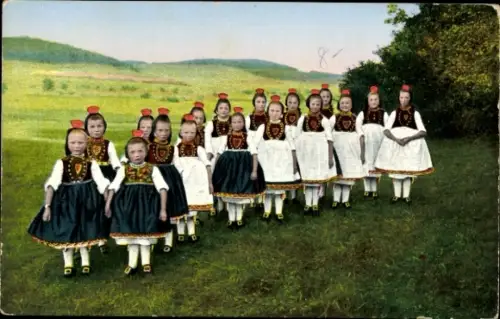 Ak Mädchen in Schwälmer Trachten, Hessische Volkstrachten