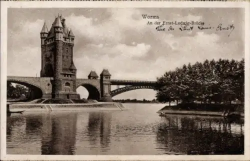 Ak Worms am Rhein,  Ernst-Ludwig-Brücke, Fluss, Bäume, Schwarz-Weiß-Foto