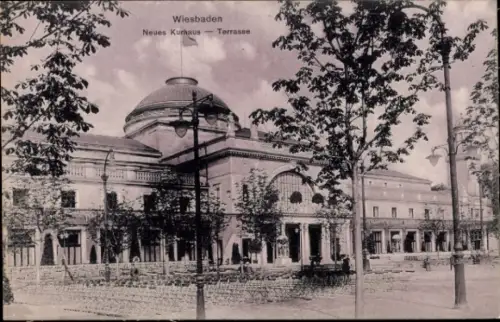 Ak Wiesbaden in Hessen,  Neues Kurhaus, Terrasse