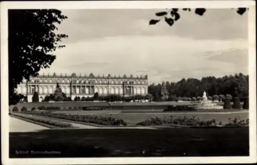 Ak Herrenchiemsee Herreninsel Chiemsee Oberbayern, Schloß  Gartenanlage, Brunnen, 