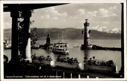 Ak Lindau im Bodensee, Hafeneinfahrt, Schiff MS Deutschland, Leuchtturm