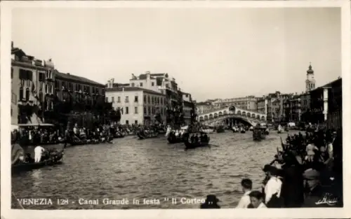 Ak Venezia Venedig Veneto,  Canal Grande, Festumzug, Boote, Menschenmenge