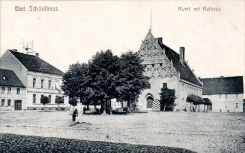 Ak Trzcińsko Zdroj Schönfließ Neumark Ostbrandenburg, Markt mit Rathaus