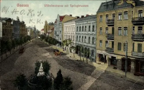 Ak Gniezno Gnesen Posen,  Wilhelmstrasse mit Springbrunnen, Carl Dest