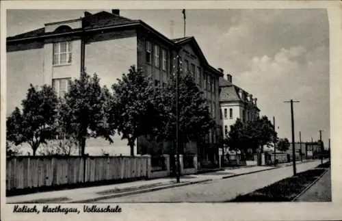 Ak Kalisz Kalisch Posen, Volksschule, Straßenpartie