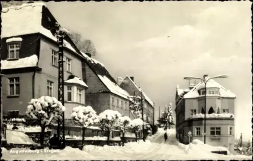 Ak Augustusburg im Erzgebirge, Straßenpartie, Winter