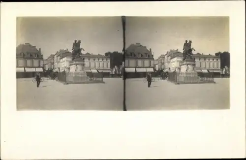 Stereo Foto Ak Unbekannter Ort, Reiterstandbild