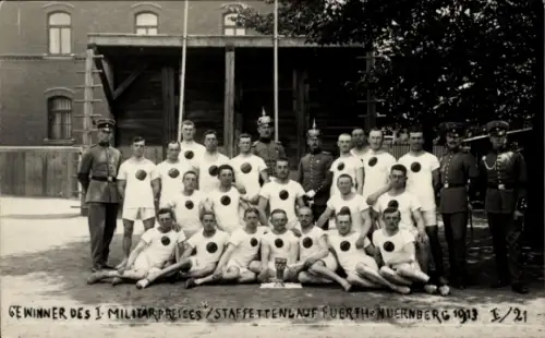 Foto Ak Gewinner des Stafettenlauf, 1. FC Nürnberg, 1913, Deutsche Soldaten in Uniformen