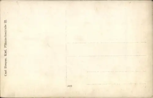 Foto Ak Vier Matrosen sitzen an einem Tisch