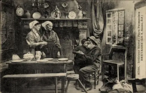 Ak Bretagne, Haus eines Seemanns, Familie in Tracht