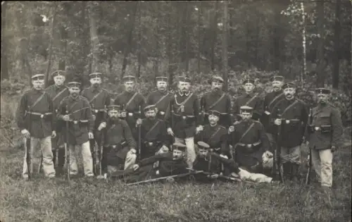 Foto Ak Deutsche Soldaten in Uniform, Gruppenbild