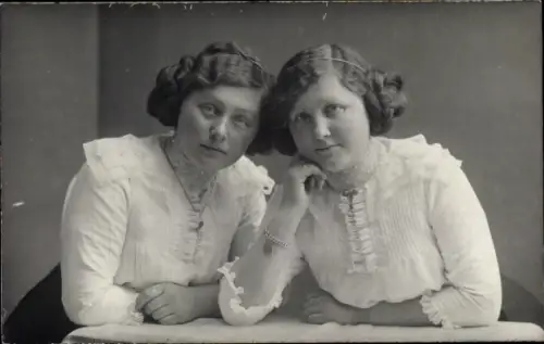 Ak Zwei Frauen, Portrait