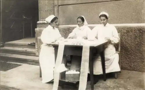 Foto Ak Lazarett, Krankenschwestern