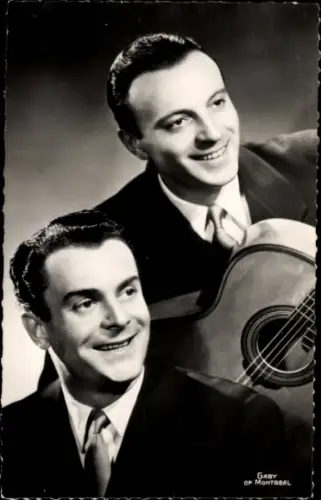 Ak Schauspieler Patrice und Mario, Portrait mit Gitarre