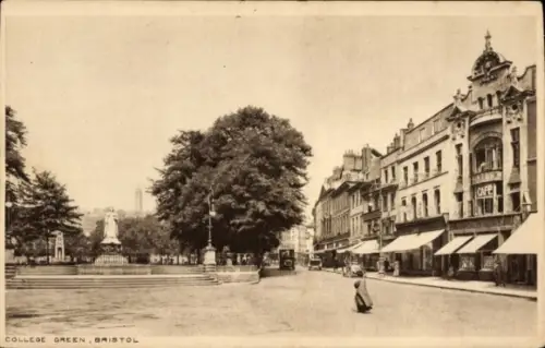 Ak Bristol South West England, College Green,  Straßenansicht, Bäume, Statue, Geschäfte