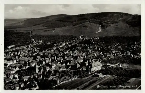 Ak Fellbach in Württemberg, Luftaufnahme von  viele Dächer, hügelige Landschaft