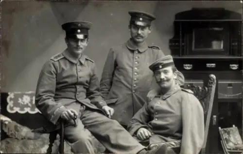 Foto Ak Drei Deutsche Soldaten in Uniform, Portrait