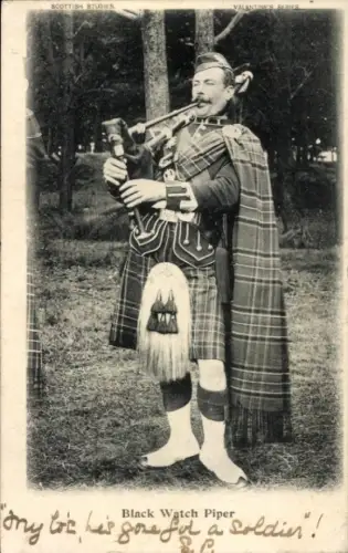 Ak Black Watch Piper, Scottish studies