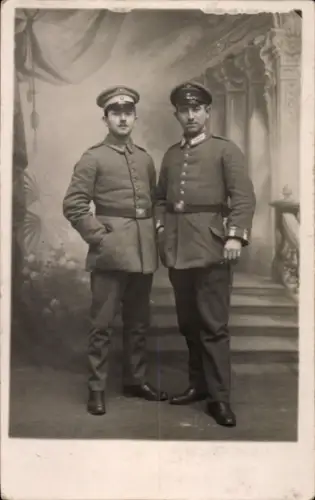 Foto Ak Zwei Soldaten in Uniform, Portrait