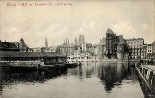 Ak Gdańsk Danzig,  Blick auf Langebrücke und Krahntor, Wasseransicht,  Gebäude