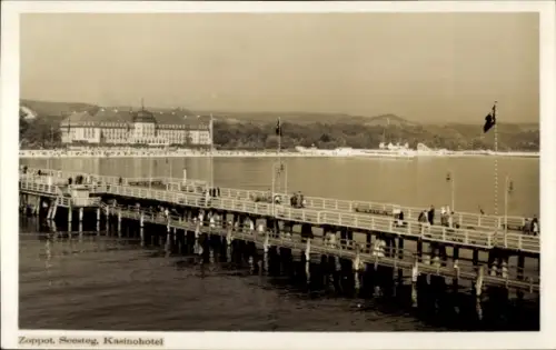 Ak Sopot Gdańsk Zoppot Danzig,  Seesteg, Kasinohotel, Wasser, Pier, Menschen