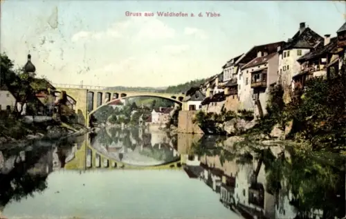 Ak Waldhofen an der Ybbs Niederösterreich, Brücke, Häuser am Fluss, Spiegelung im Wasser, farbenf