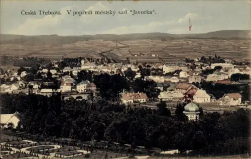 Ak Česká Třebová Böhmisch Trübau Region Pardubitz, Stadtansicht von  im Vordergrund Stadtpark "Ja