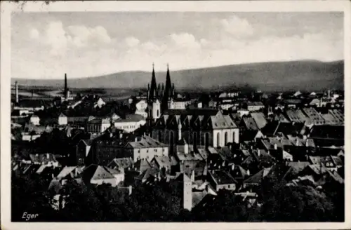 Ak Eger Erlau Ungarn, Stadtansicht von  Kirchen, Dächer, Berge im Hintergrund