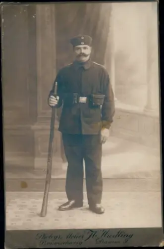 Kabinett Foto Braunschweig, Deutscher Soldat in Uniform