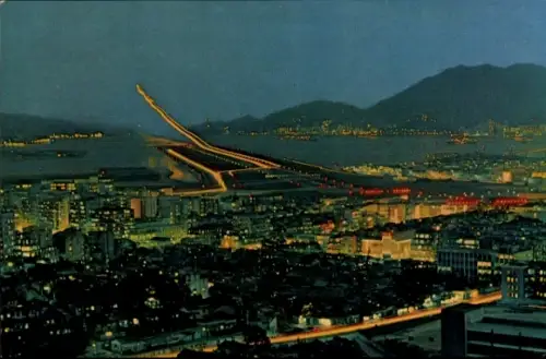 Ak Hongkong China, Nachtbeleuchtung, Flughafen, Flugzeug bei einer Landung