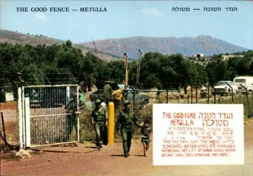 Ak Metulla Israel, Soldaten, Zaun, Berglandschaft, Schriftzug 'THE GOOD FENCE METULLA'