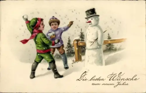 Ak Glückwunsch Neujahr, Zwei Kinder werfen Schneebälle auf einen Schneemann