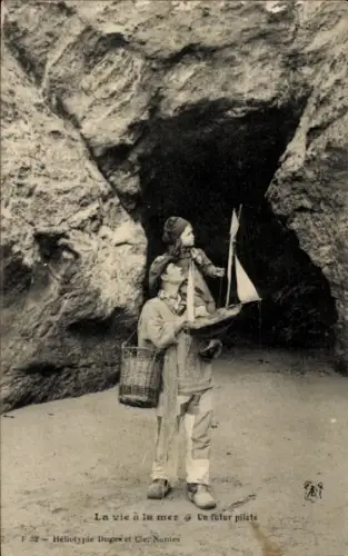 CPA La vie à la mer, Un futur pilote