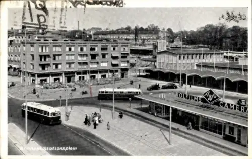 Ak Arnhem Gelderland Nederland, Stationsplein