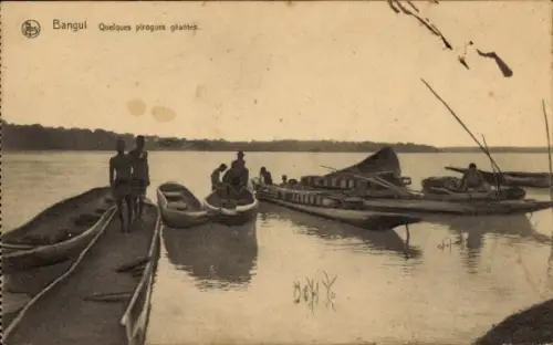 CPA Bangui, République centrafricaine, Quelques pirogues géantes