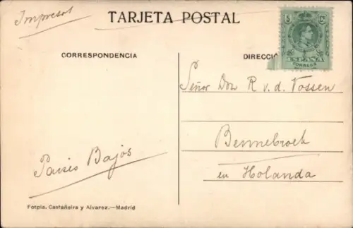 Ak Sevilla Andalusien, Sepulcro de Colón,  zwei Figuren in n Kostümen