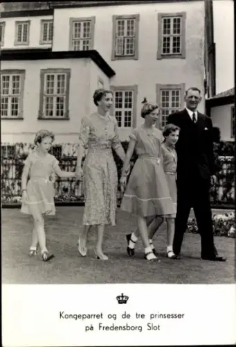 Ak Königspaar von Dänemark am Schloss Fredensborg, Frederik IX