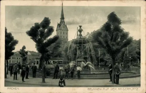 Ak Aachen, Brunnen auf dem Kaiserplatz,  Menschen, Bäume, Straßenbahn