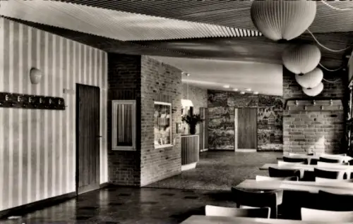 Ak Münster in Westfalen, Innenansicht, Jugendherberge, Tische, Wände mit Tapete, Beleuchtung