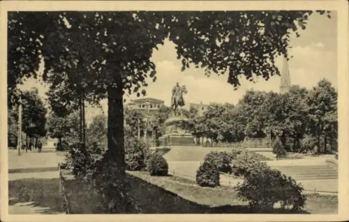 Ak Frankfurt an der Oder, Reiterstatue, Bäume, Platz, Frankfurt a. O.