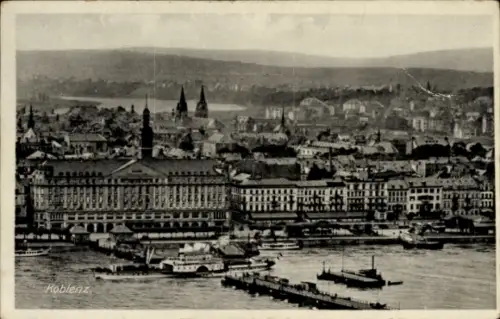 Ak Koblenz am Rhein, Stadtansicht  Fluss mit Booten, Berge im Hintergrund