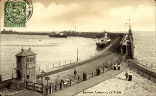 Ak Dover Kent England,  Admiralty Pier, Hafenansicht, Schiffe, Menschen, Stempel