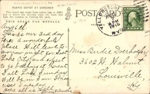 Ak Gardiner Montana USA, Rustic Depot, Eingang zum Yellowstone Nationalpark, Züge, Landschaft