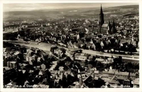 Ak Gerlenhofen Neu-Ulm in Schwaben, Luftaufnahme von  Donau, viele Häuser, Kirche im Hintergrund
