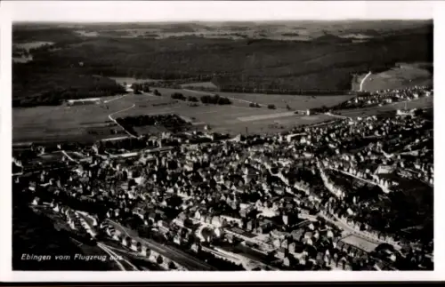 Ak Ebingen Albstadt in Württemberg, Luftaufnahme von  viele Häuser, Landschaft, Bäume