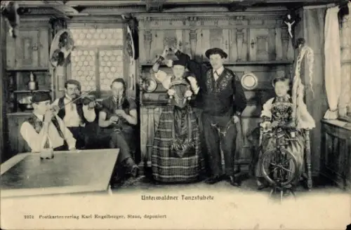 Ak Unterwaldner Tanzstubele, Spinnrad, Violine