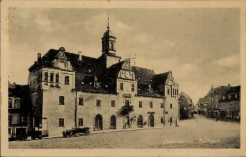 Ak Lommatzsch in Sachsen, Lommatzsch Rathaus,  Architektur, Auto auf der Straße