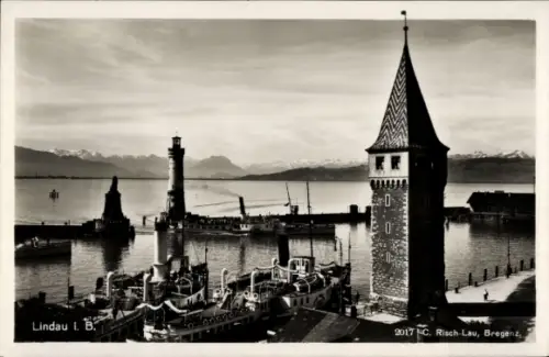 Ak Lindau am Bodensee Schwaben, Lindau I. B., Hafenansicht, Leuchtturm, Wasserturm, Berge im Hint