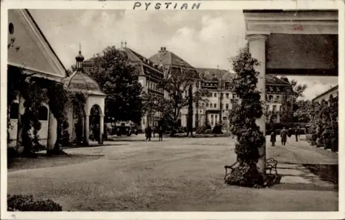 Ak Piešťany Pistyan Pistian Pöstyen Slowakei, PYSTIAN, Hotel Thermia, Menschen auf der Straße, Bä